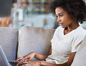 femme laptop