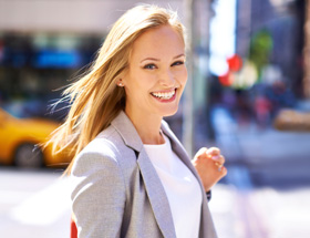 femme souriante